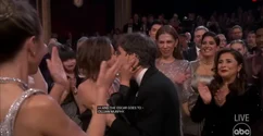 Soția lui Cillian Murphy a furat toate privirile la premiile Oscar. Yvonne, scenă pasională cu starul din „Oppenheimer”, după ce a câștigat Oscarul pentru cel mai bun actor