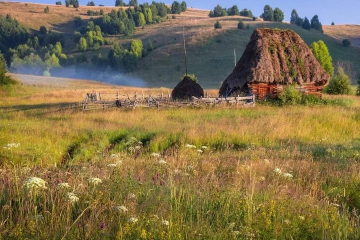Zăpodeni, comuna din Vaslui din perioada medievală cu peisaje care-ți taie respirația. Locul în care viața satului păstrează vie Moldova tradițională. Aici a copilărit soția lui Nicușor Dan