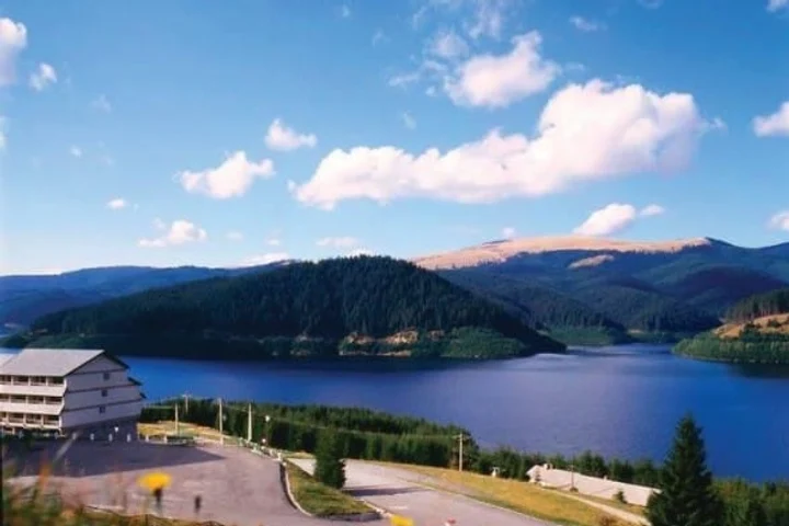 Aici a fost un paradis în inima munților din România. Astăzi, este o ruină în care îți este teamă să pășești. Locul pare desprins dintr-un film de groază