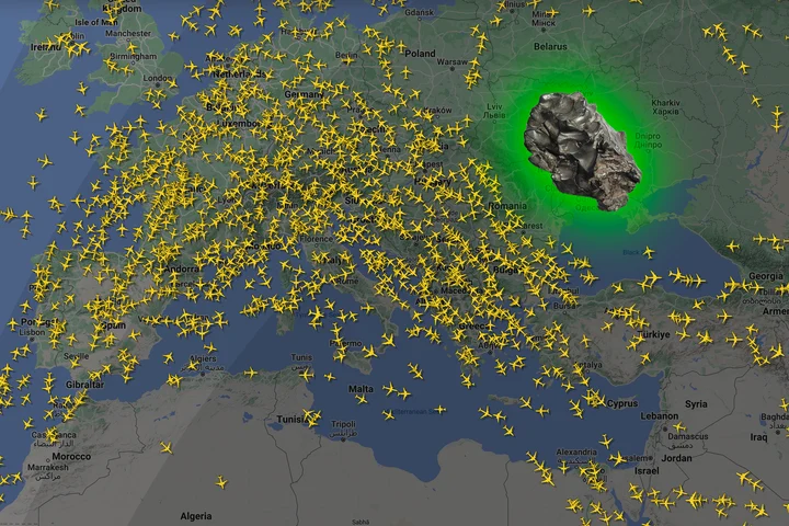 Poate un avion să fie lovit de un meteorit în timpul zborului? Care este probabilitatea?