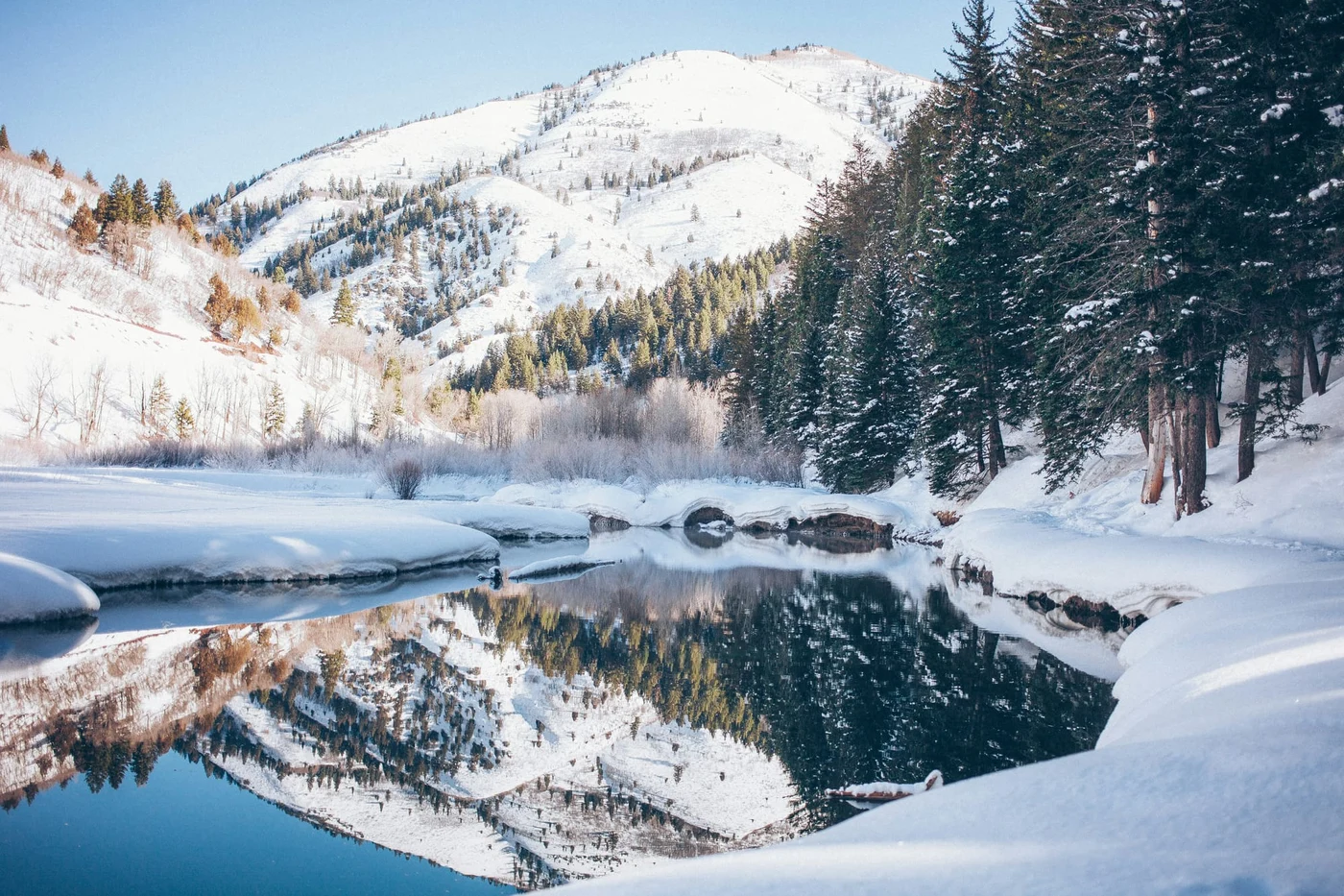 Prognoza meteo pentru săptămâna viitoare: temperaturi scăzute, ninsori slabe și ger în mai multe zone ale țării. Photo by Colby Thomas on Unsplash