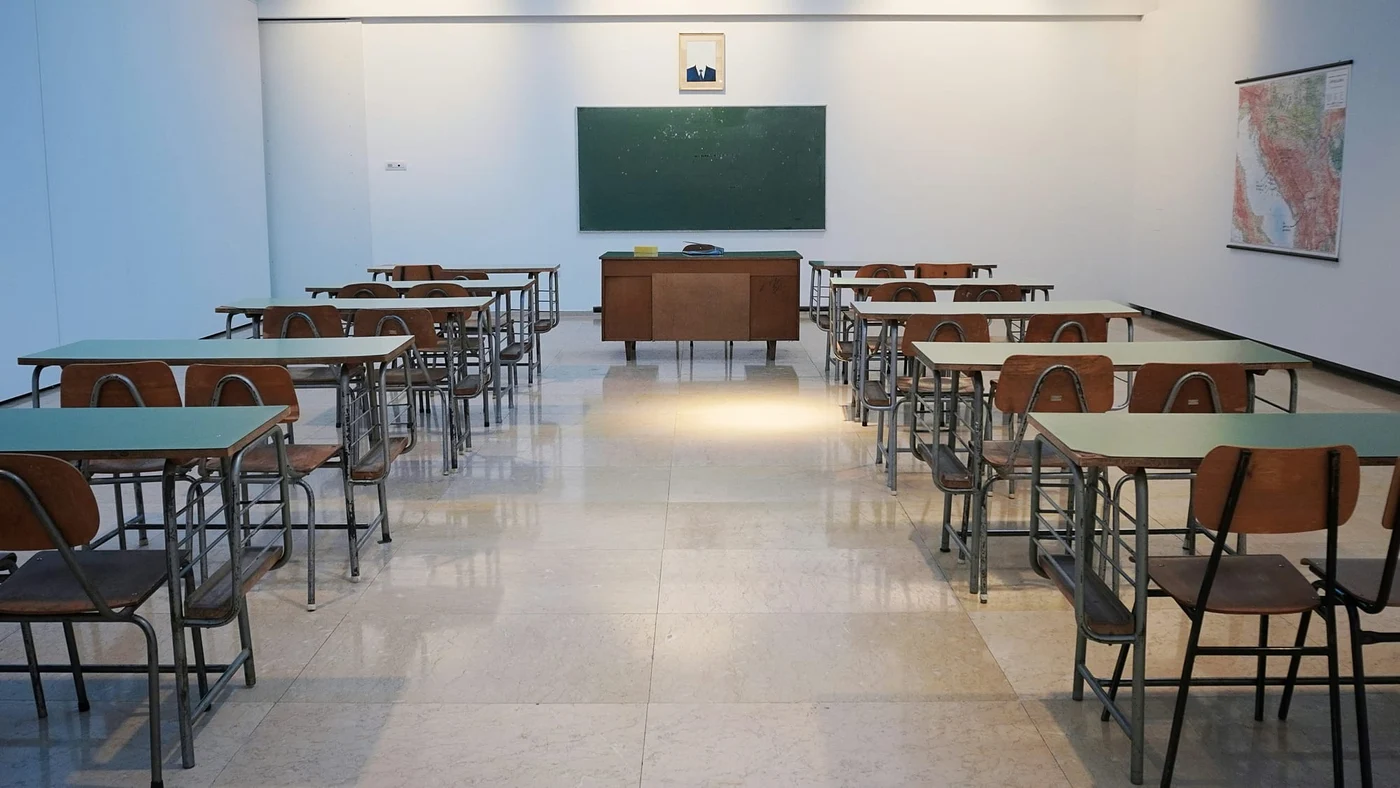 A început examenul de Bacalaureat la Limba și Literatura Română. Tot mai puțini elevi se înscriu la examenul maturității. Foto: Ivan Aleksic / Unsplash