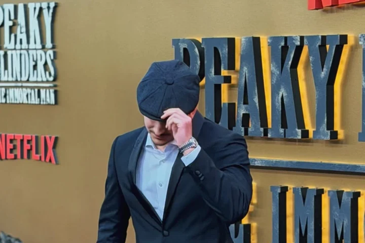 Influencerul din România care a stat față în față cu Cillian Murphy la premiera Peaky Blinders The Immortal Man din Birmingham