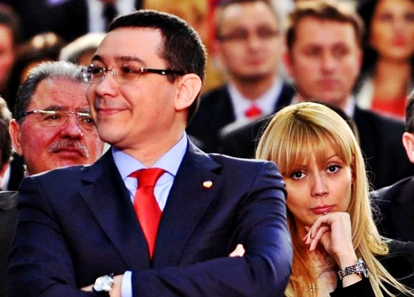 Victor Ponta și Daciana Sârbu sunt căsătoriți de 19 ani. Cei doi au împreună două fetițe