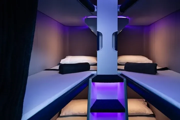 Lumea futuristică spre care ne îndreptăm. Cum arată avioanele cu paturi suprapuse pentru pasagerii de la clasa economică și cât va costa un bilet