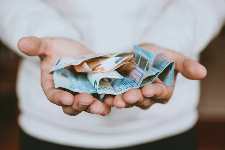 Cum dispar milioane de euro din cauza politicienilor: „Pur și simplu încercăm să-i prostim pe cei de la Bruxelles”