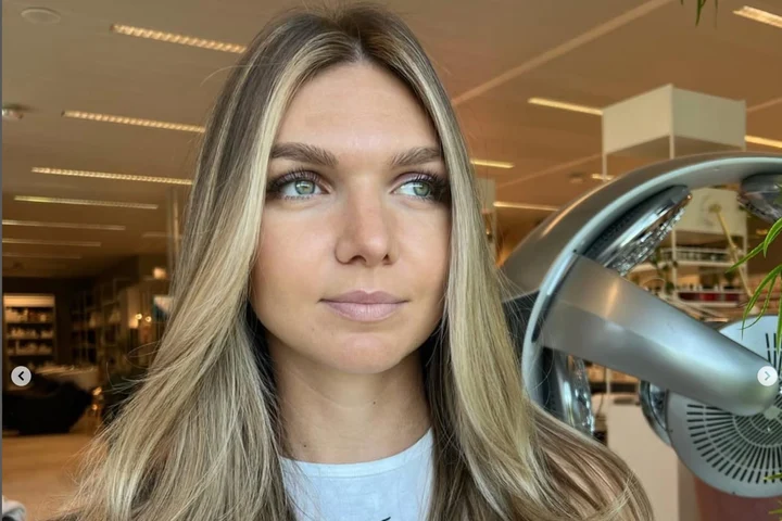 Simona Halep a renunțat la tenis cu o geantă Chanel de colecție la braț. Suma exorbitantă a obiectului de lux FOTO VIDEO