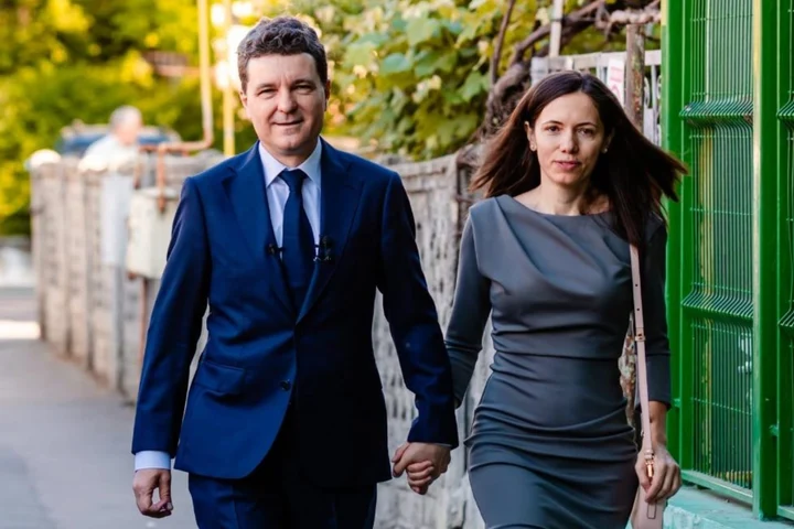 Ce rochie superbă a purtat soția lui Nicușor în ziua votului / FOTO