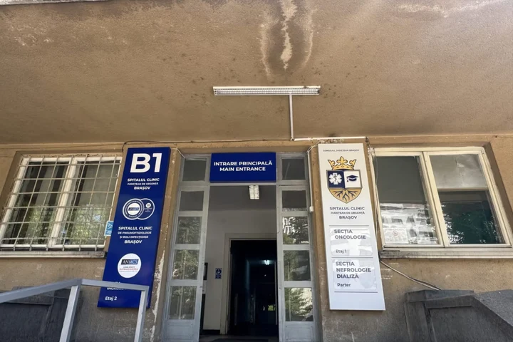 REPORTAJ | Bolnavi de cancer, tratați în saloane degradate la Spitalul Județean Brașov. Mucegai, rugină și mizerie în mai multe zone: „Ne este frică să nu ne cadă tavanul în cap” FOTO/VIDEO