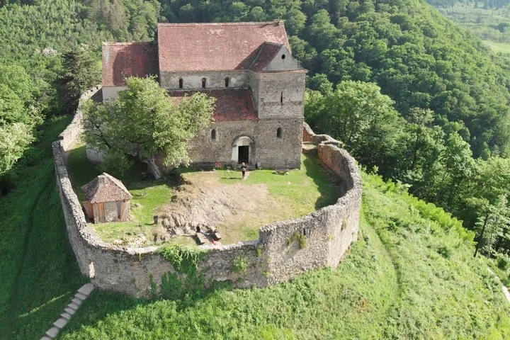 Un monument romanic unic din Transilvania. O istorie veche de peste 800 de ani