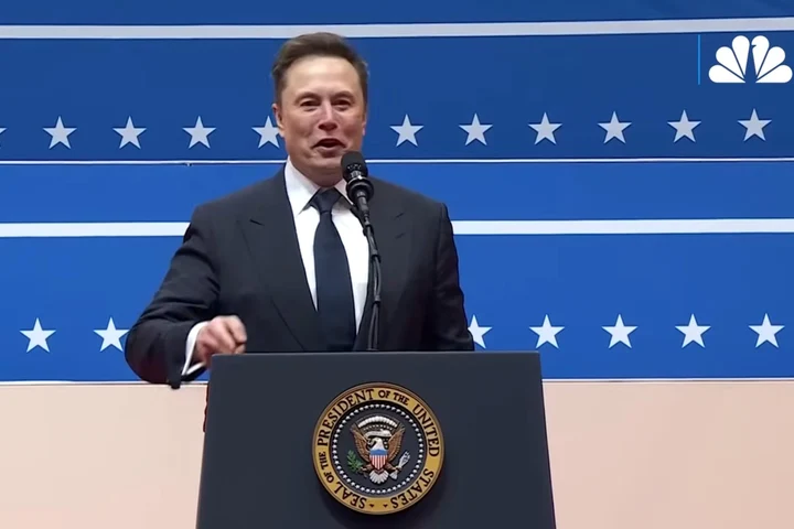 Elon Musk a distribuit pe X mesajul lui Călin Georgescu: „România își merită propria suveranitate! 🇷🇴”