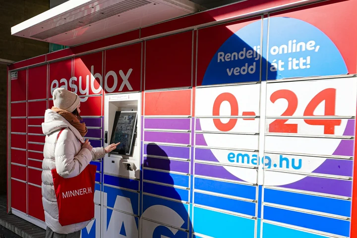 eMAG introduce o taxă pentru fiecare comandă. Ce costuri suplimentare vor plăti clienții începând cu 17 aprilie 2026