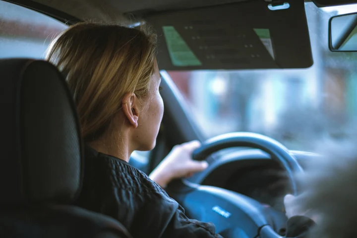 Conducătorii auto care n-ar trebui să se urce la volan, deși au permis auto de ani buni