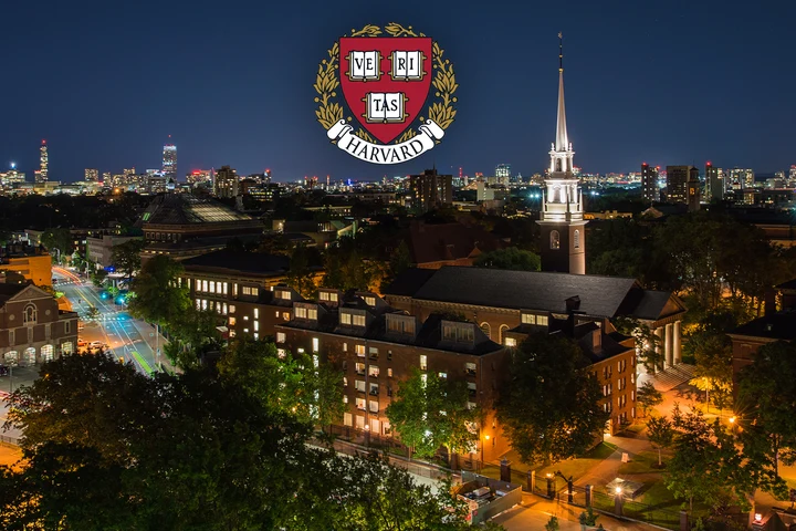 Universitatea Harvard, lovită de o decizie radicală: Administrația Trump interzice studenții internaționali. Ce se întâmplă cu studenții existenți?
