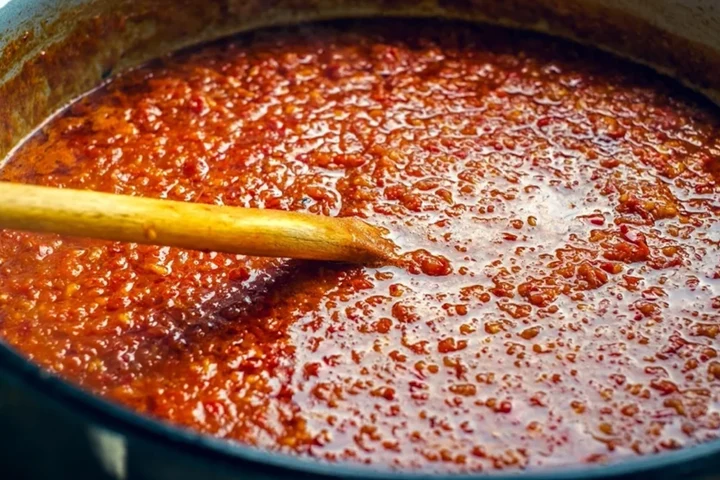 Ce să pui în zacusca la ceaun ca să obții gustul din copilărie