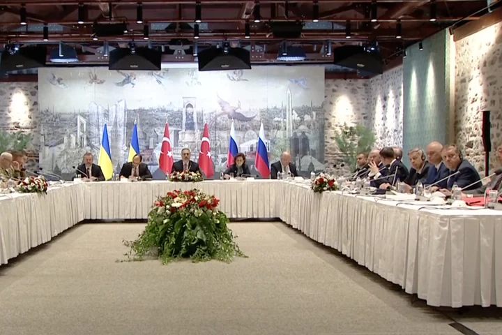 Putin nu vrea să oprească războiul: Discuțiile de pace s-au încheiat după mai puțin de două ore în Turcia