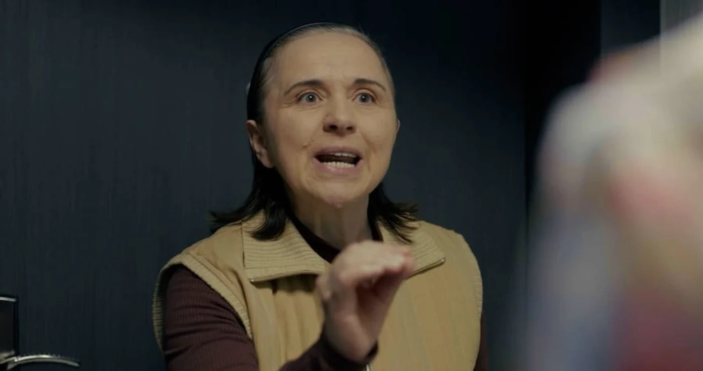 Vecina Doina este interpretată de actrița Cristina Buburuz