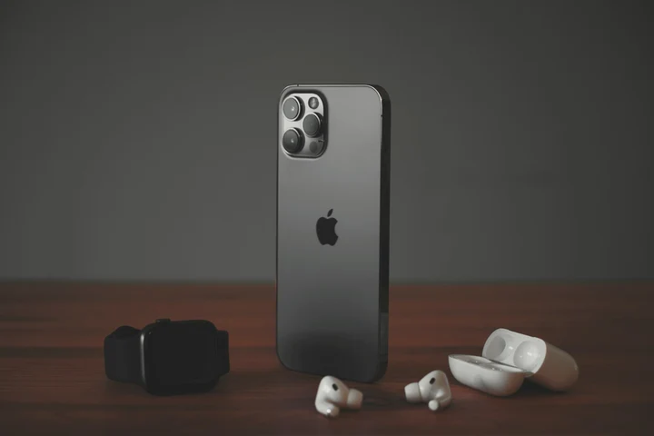Apple, despăgubiri de până la 100 de dolari posesorilor de iPhone 16; iPhone 15 Pro; iPhone 15 Pro Max