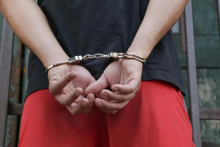 Trei români arestați în Germania după ce au încercat faimoasa metodă „acoperișul”. Cât au cerut aceștia victimei de 90 de ani pentru o oră și jumătate de muncă