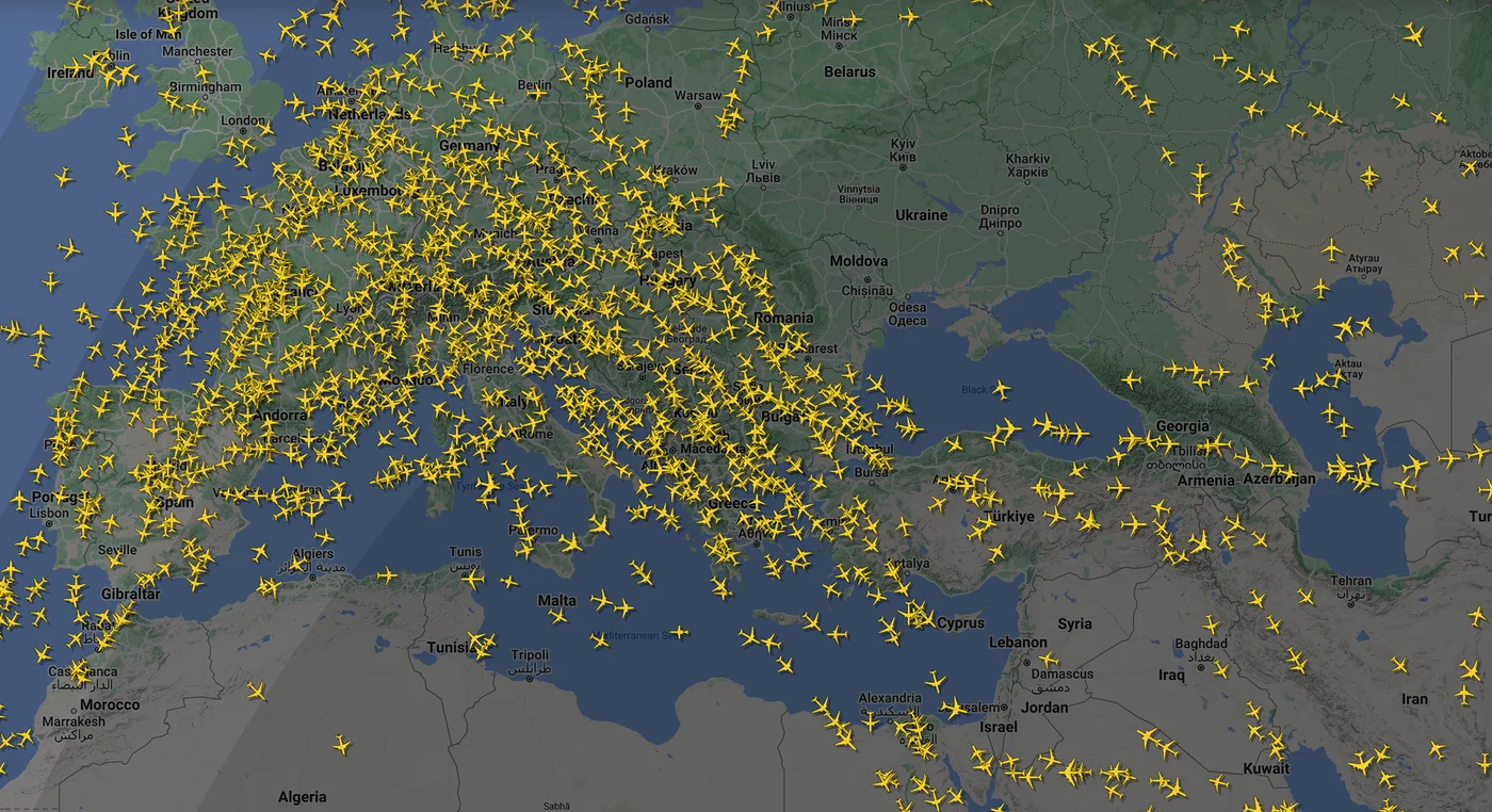 Avioane în zbor, via FlightRadar24.com