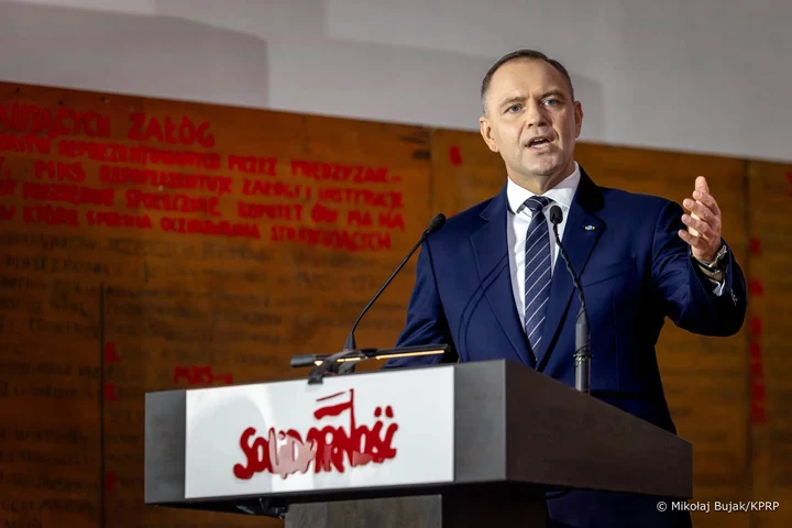 Polonia, în plină criză politică. Președintele revine de urgență din zbor, opoziția acuză o „lovitură de stat”