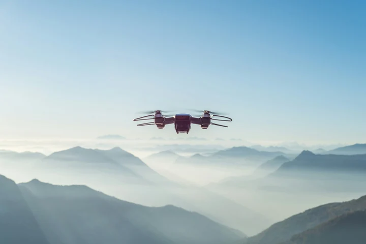 Alertă la granița României: Cinci drone detectate, una a intrat în spațiul aerian național. Avioane F-16, ridicate de la sol