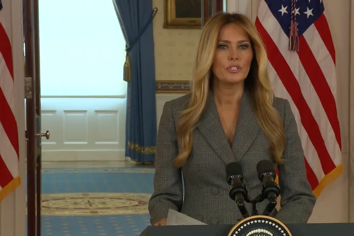 Melania Trump a dezvăluit adevăratul despre relația cu Jeffrey Epstein. Soția lui Trump a intrat în direct de la Casa Albă, fără ca cineva să știe ce va spune VIDEO