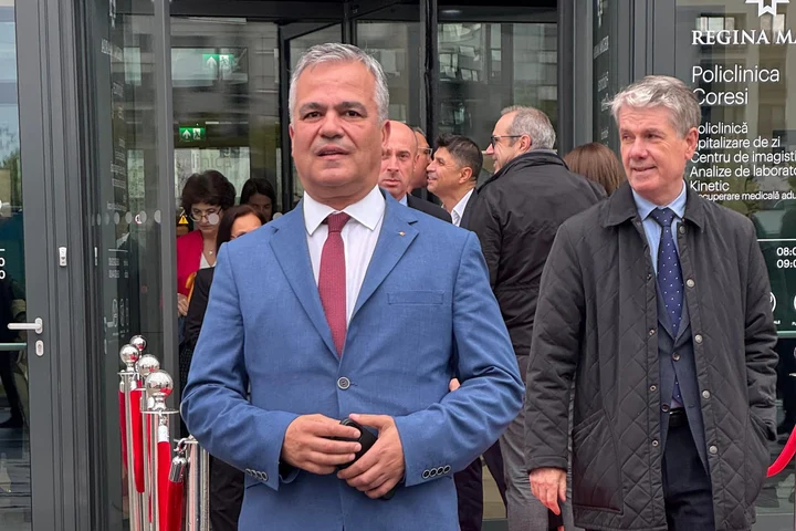 Adrian Veștea și George Scripcaru, la inaugurarea unei clinici private de 5,8 milioane de euro. La câțiva kilometri, pavilioanele Spitalului Județean Brașov așteaptă investiții majore