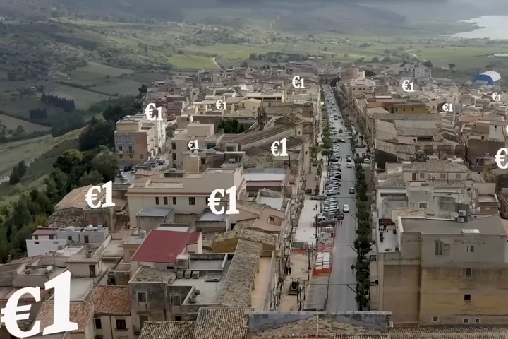 Orașul unde casele se vând cu doar un euro. Locul acesta a devenit paradisul străinilor VIDEO