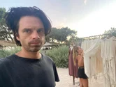 Leacurile băbești pentru răceală pe care Sebastian Stan le-a învățat de la bunica maternă din România VIDEO