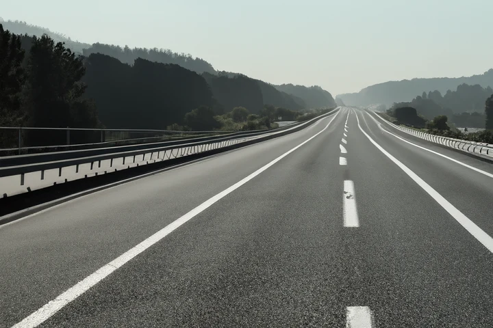 Incident şocant pe Autostrada A1, în Arad: Un francez de 62 de ani sare dintr-o mașină în mers