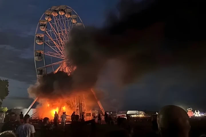 Incendiu la un festival din Germania: O roată panoramică a luat foc, rănind peste 30 de persoane - VIDEO