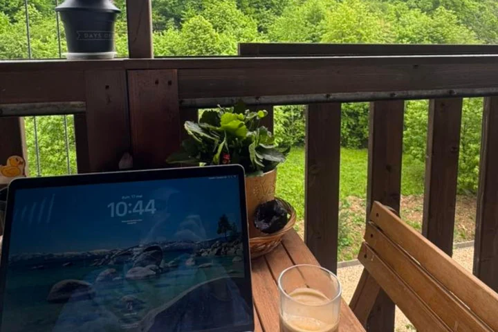 Work from home. Sau despre cum să-ți schimbi viața. Fuga din Capitală și alte nebunii