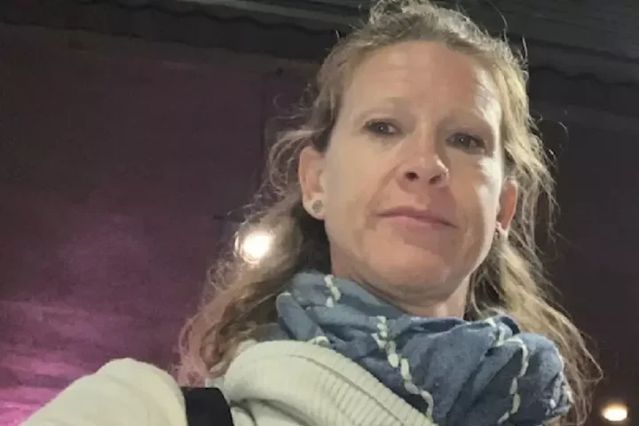 Mamă singură, cu studii și fără loc de muncă. De ce nu o angajează nimeni deși a trimis sute de CV-uri