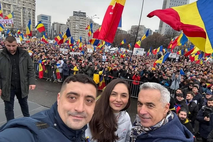 Câți oameni au fost, de fapt, la protestul din Piața Victoriei? Ce a făcut Călin Georgescu printre oameni VIDEO