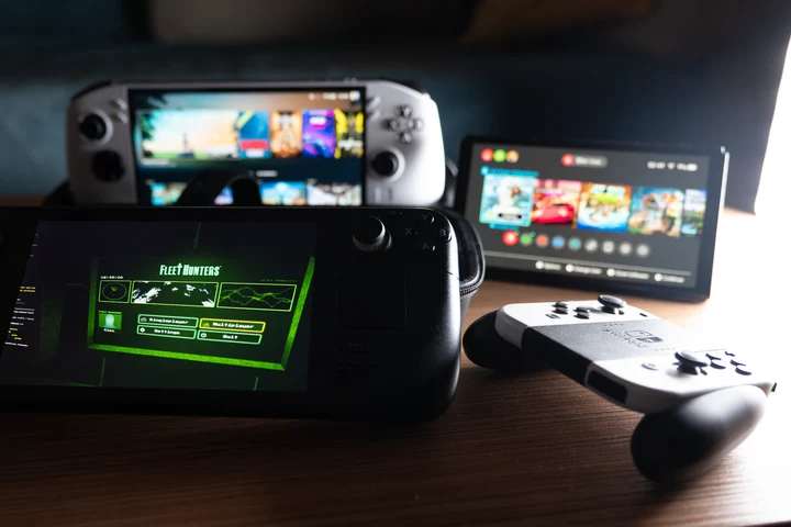 Ce consolă portabilă merită cumpărată în 2026? Nintendo Switch VS Steam Deck VS consolele cu Windows