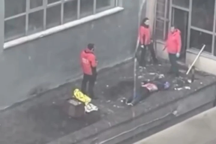 Tragedie în Brașov. Un tânăr de 23 de ani a murit după ce a căzut de la înălțime pe terasa unui bloc din zona Mihail Kogălniceanu