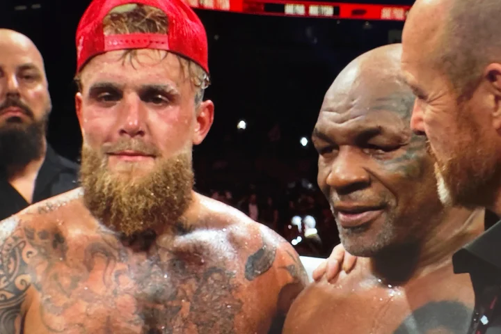 Jake Paul îl învinge pe Mike Tyson într-un meci istoric de box - VIDEO