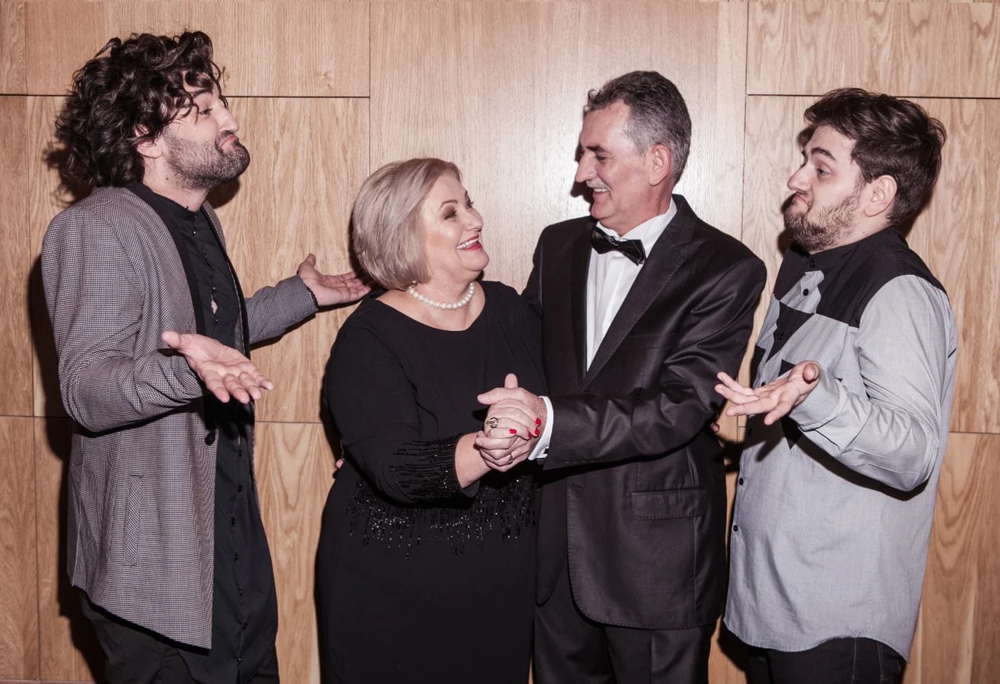 Smiley, alături de familia lui: mama, tatăl și fratele