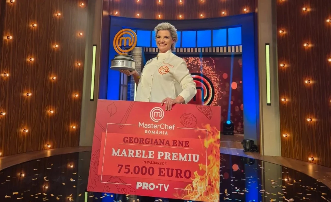 Georgiana Ene, după ce i-au fost înmânate trofeul și premiul „Masterchef România”. FOTO: PRO TV