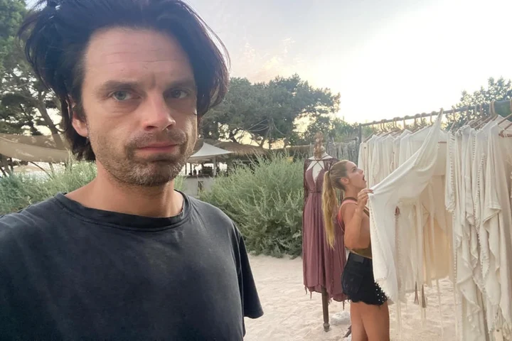 Leacurile băbești pentru răceală pe care Sebastian Stan le-a învățat de la bunica maternă din România VIDEO