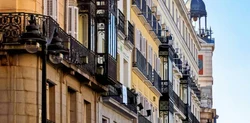 Spania vrea să impună un impozit de 100% cumpărătorilor de case din afara Uniunii Europene