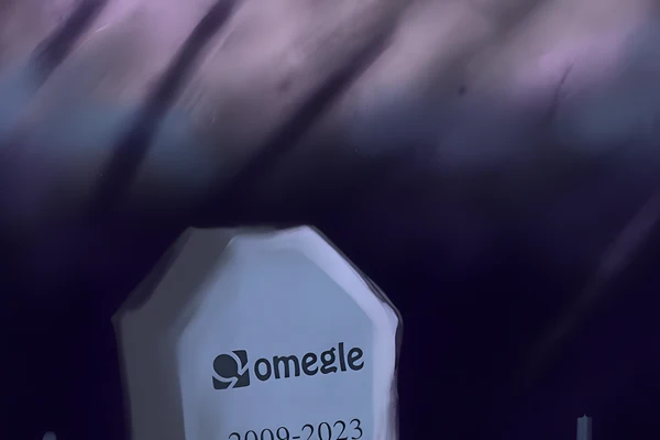 Omegle.com se închide permanent după 18 ani de conexiuni aleatorii între străini