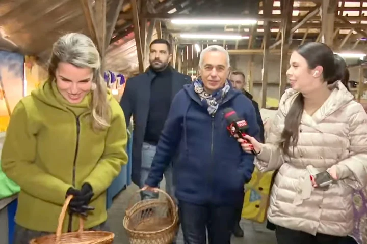 Călin Georgescu și soția, Cristela, la cumpărături într-o piață din București. Comerciantul confirmă că momentul a fost regizat