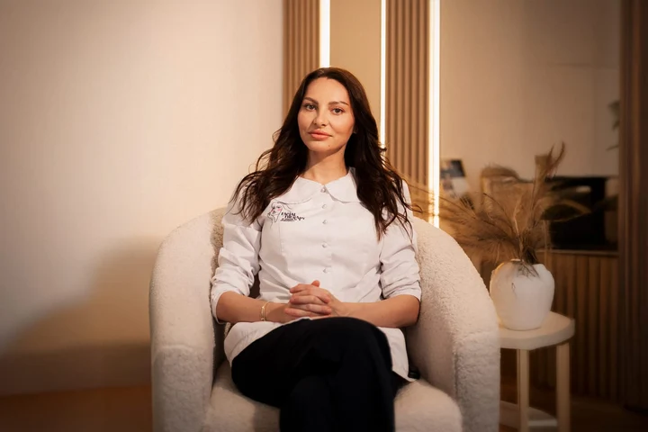 O simplă roșeață poate însemna ceva mult mai grav. Simona Grigorescu, specialist în cosmetică, trage un semn de alarmă: „Aceasta este o reacție din cauza unei probleme intestinale. Bacteria a făcut ravagii în corpul meu”