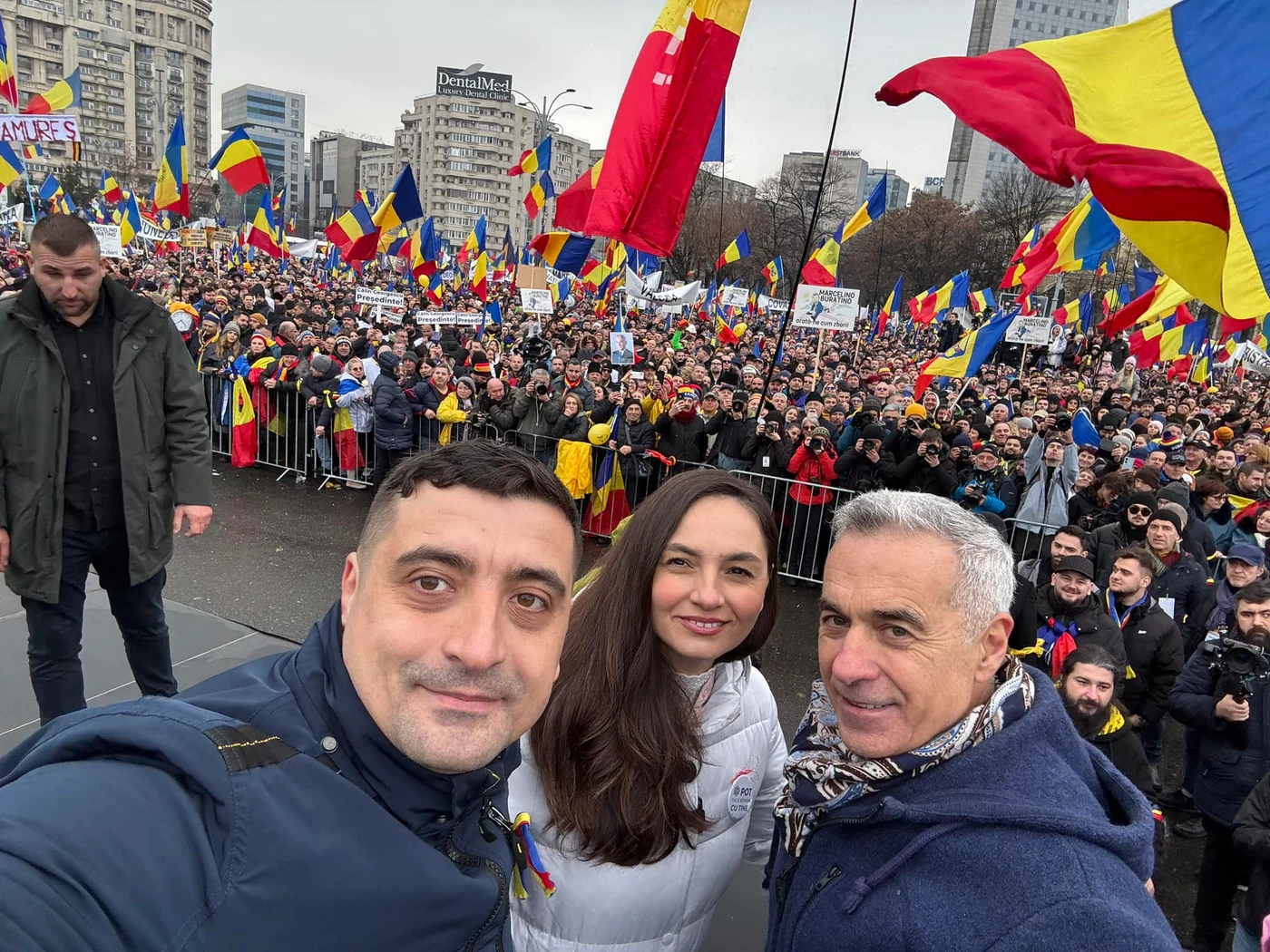 George Simion, într-o fotografie cu Anamaria Gavrilă, lidera POT, și Călin Georgescu, fost candidat la prezidențiale