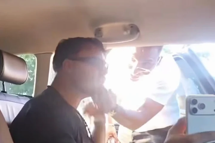 Imagini cu Jador în timp ce este bătut înaintea unui concert în Torino. Artistul a fugit cu ajutorul unor români, însă agresorii au lovit inclusiv mașina în care se afla un copil