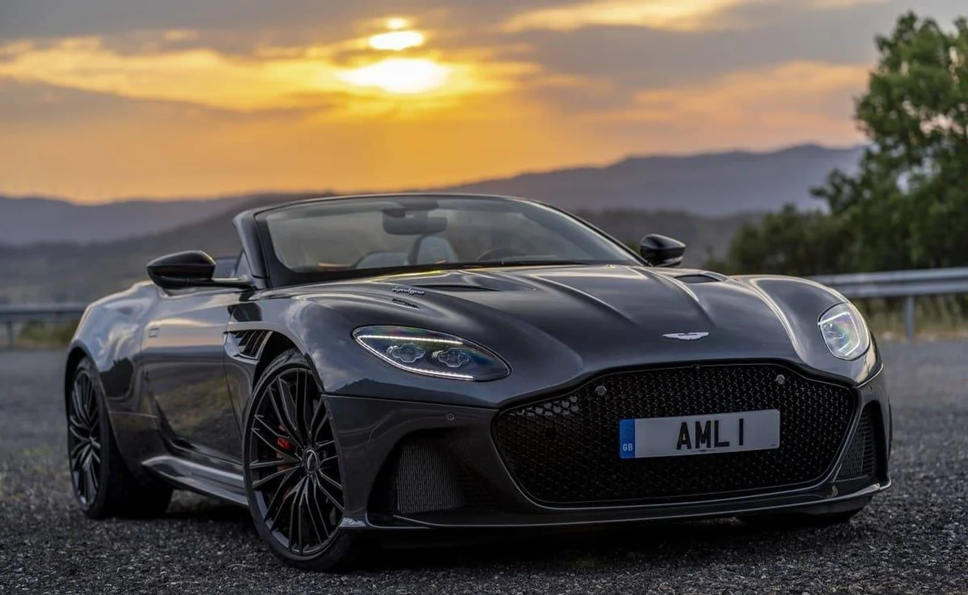 Aston Martin în varianta neagră