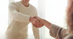 Până când se urează "La mulți ani" după Revelion?