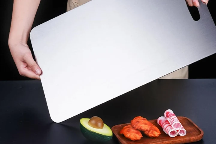 De ce tocătoarele din titan încep să înlocuiască plasticul și lemnul în bucătărie